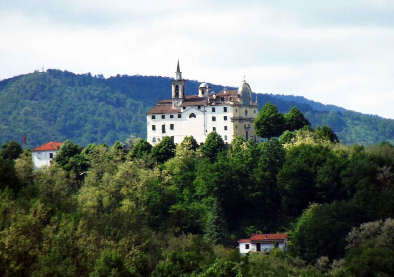 Casa Vacanza Pegrini Nel Centro Storico Di Gavi Exterior foto